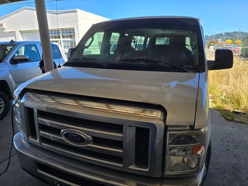 Used 2013 Ford E-350 and Econoline 350 XLT image 2