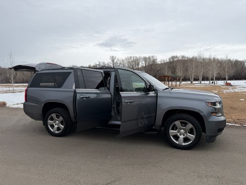 Used 2019 Chevrolet Suburban LT AWD/4WD image 8