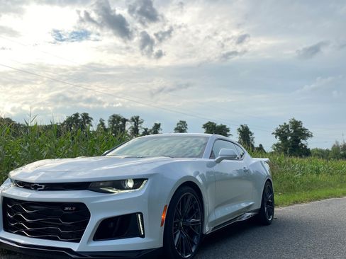 Used 2019 Chevrolet Camaro ZL1 image 1