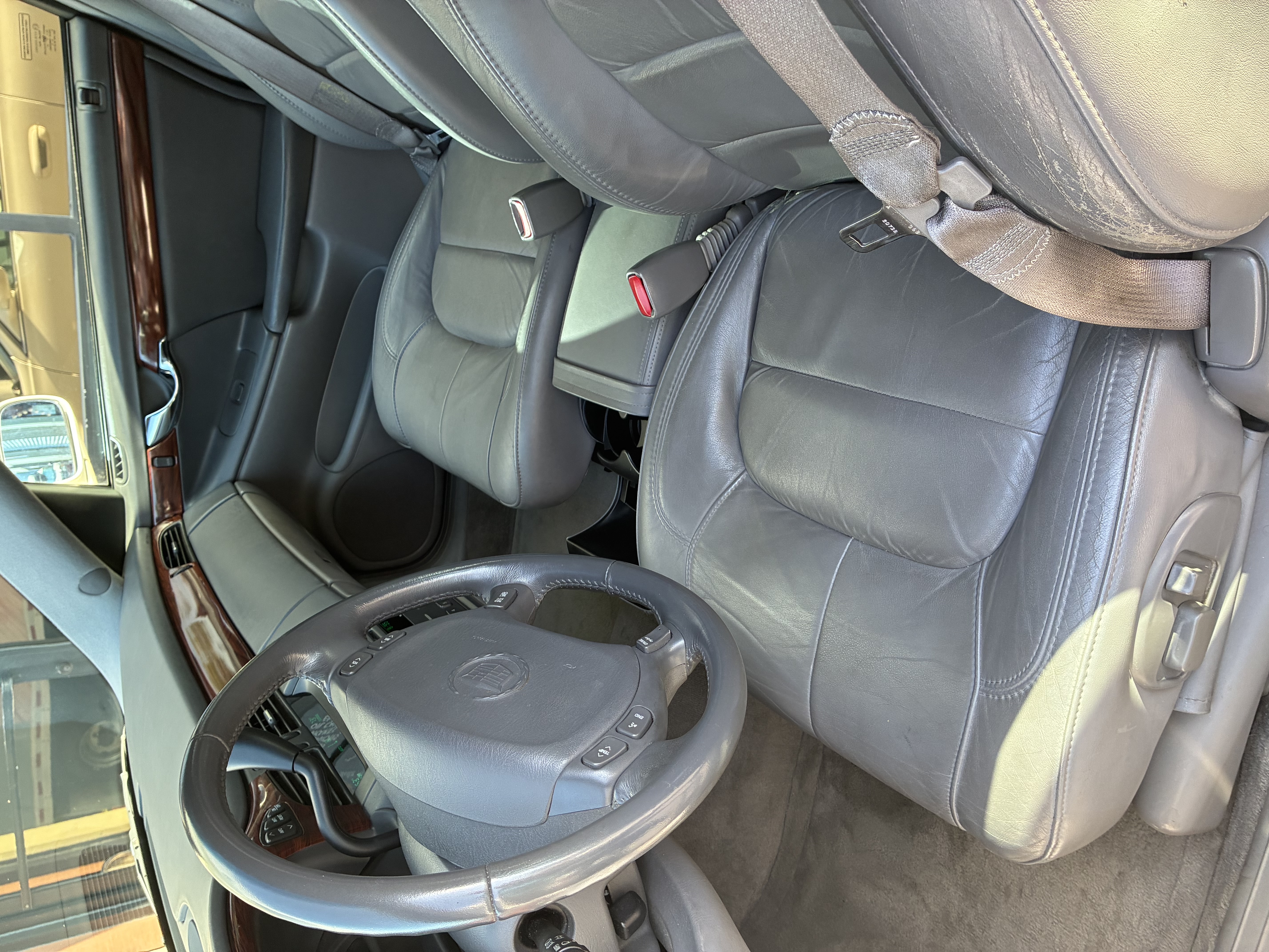 Used 2005 Cadillac De Ville FWD image 2