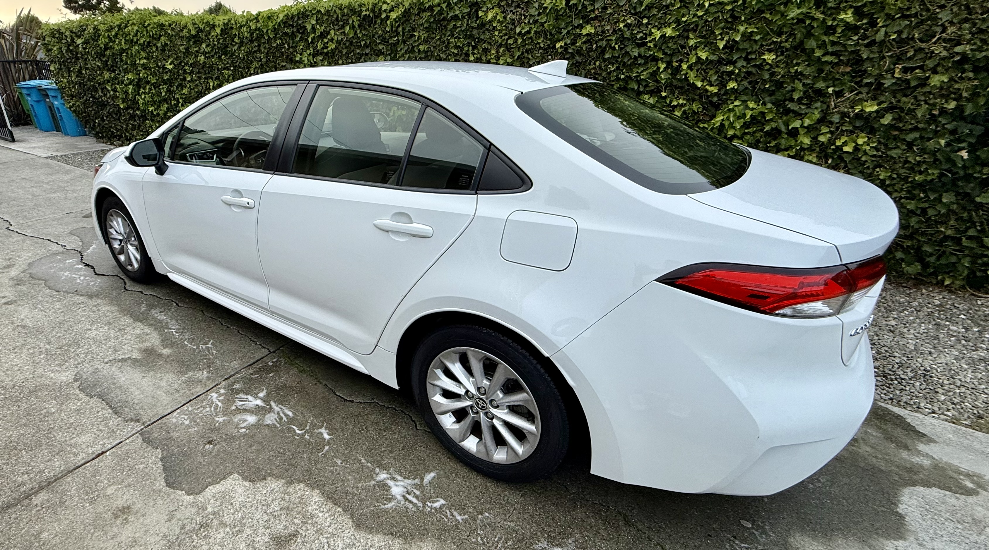 Used 2020 Toyota Corolla LE w/ LE Premium Package FWD image 4