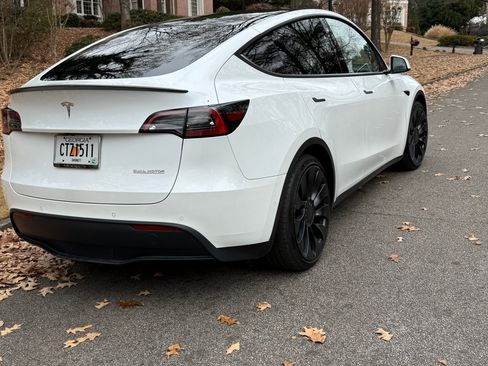 Used 2022 Tesla Model Y Performance image 11