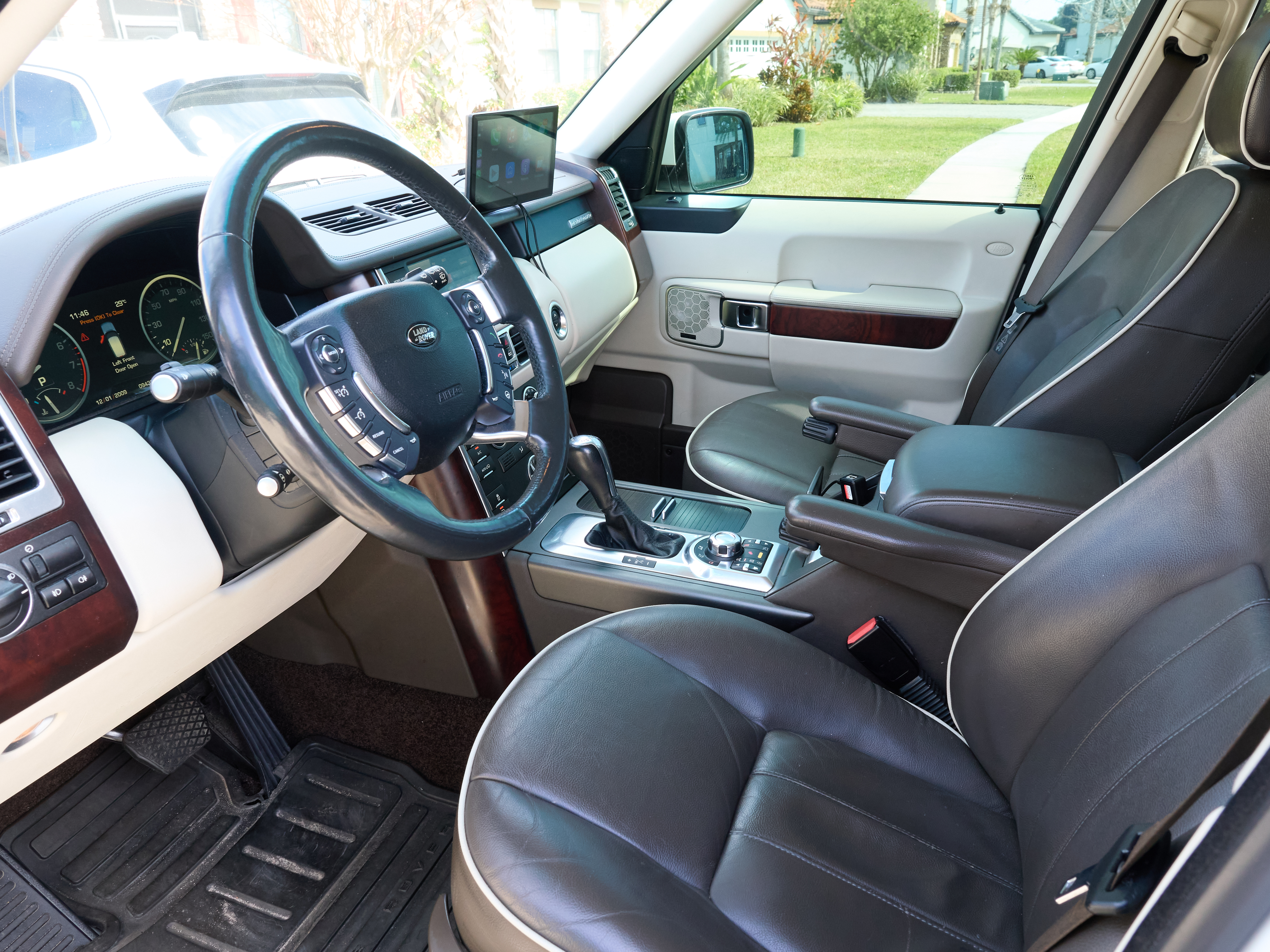 Used 2012 Land Rover Range Rover HSE AWD/4WD image 10