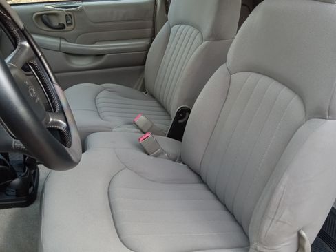 Used 2003 Chevrolet S10 Pickup LS image 11