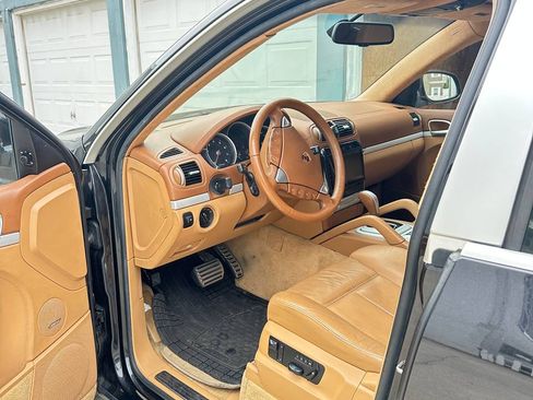 Used 2005 Porsche Cayenne Turbo image 14