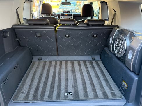 Used 2010 Toyota FJ Cruiser 4WD image 12