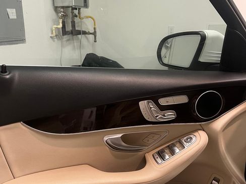 Used 2019 Mercedes-Benz GLC 300 image 5