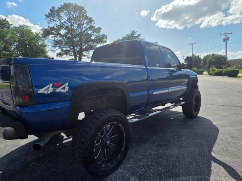 Used 2003 GMC Sierra 2500 SLT w/ SLT Preferred Equipment Group image 2