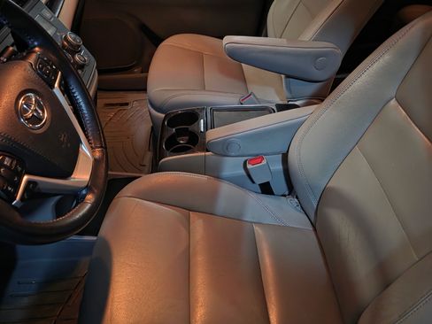 Used 2020 Toyota Sienna XLE FWD image 12