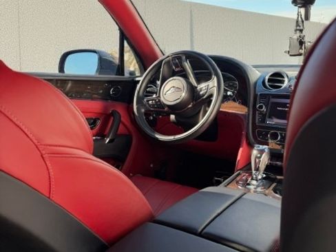 Used 2019 Bentley Bentayga image 13
