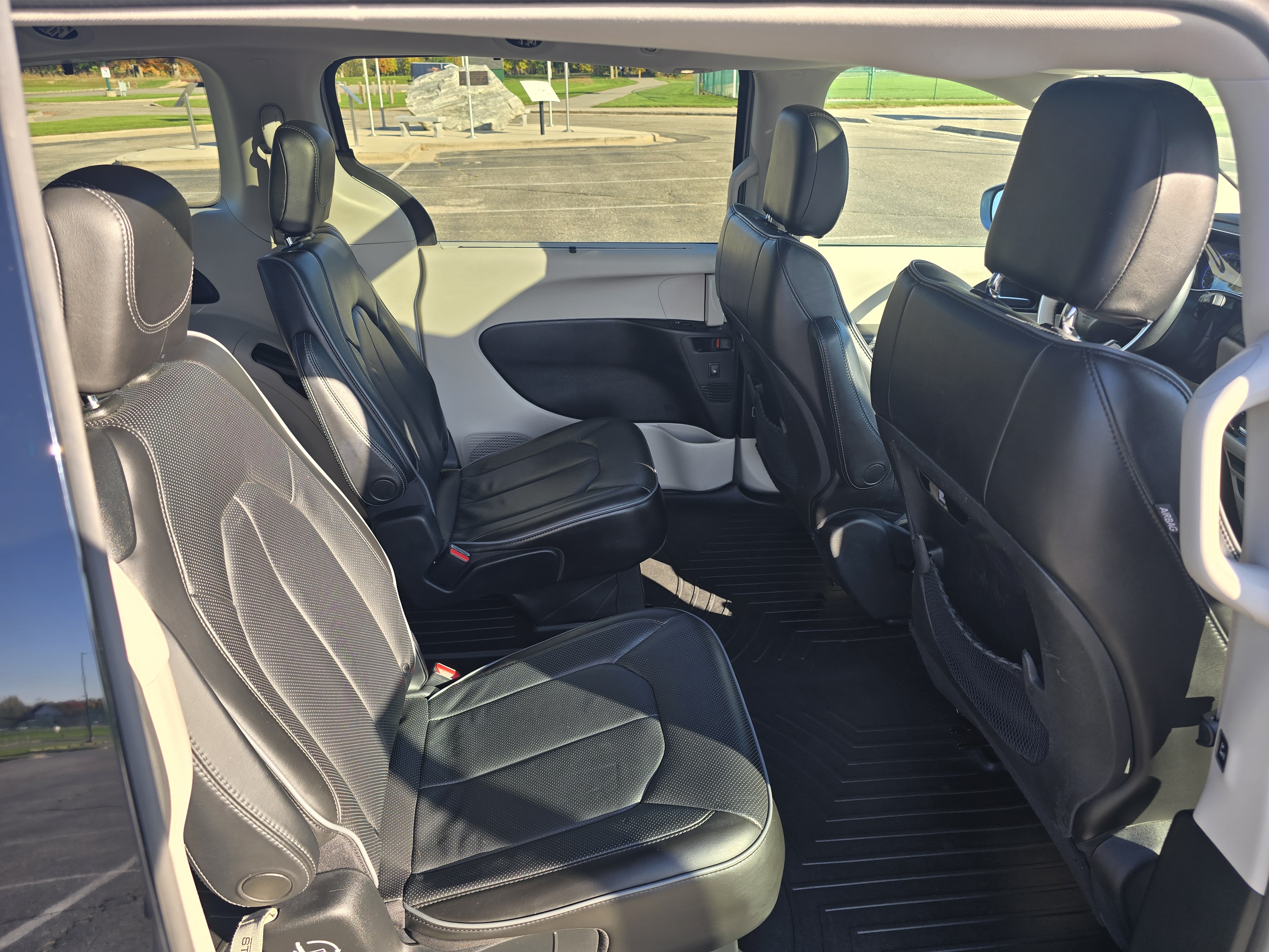 Used 2020 Chrysler Pacifica Limited FWD image 14