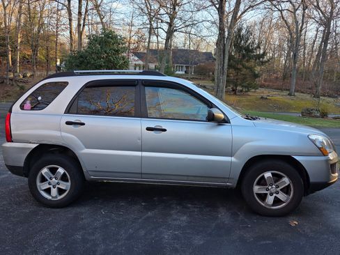 Used 2009 Kia Sportage LX image 2