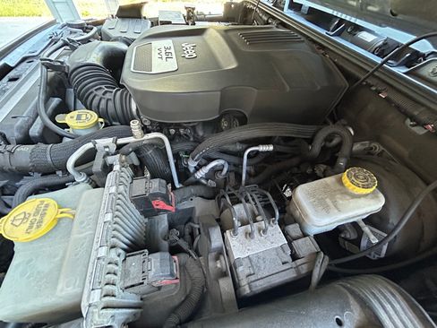 Used 2012 Jeep Wrangler Unlimited Sahara AWD/4WD image 28
