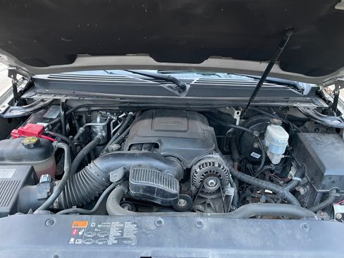 Used 2013 Chevrolet Suburban LTZ image 17