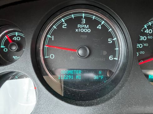 Used 2012 Chevrolet Avalanche LTZ image 2