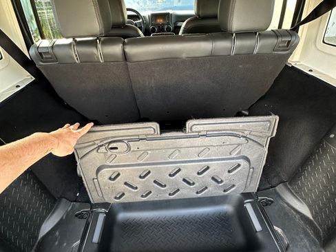 Used 2018 Jeep Wrangler Unlimited Sport image 21