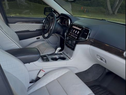 Used 2020 Jeep Grand Cherokee Summit AWD/4WD image 9