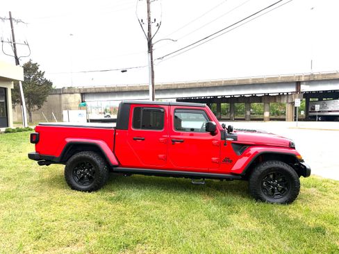 Used 2021 Jeep Gladiator Sport AWD/4WD image 2