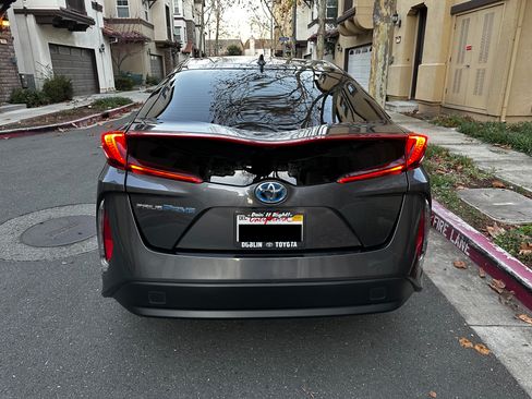 Used 2018 Toyota Prius Prime Premium image 6
