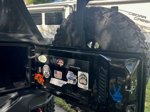 Used 2015 Jeep Wrangler Unlimited Rubicon image 15