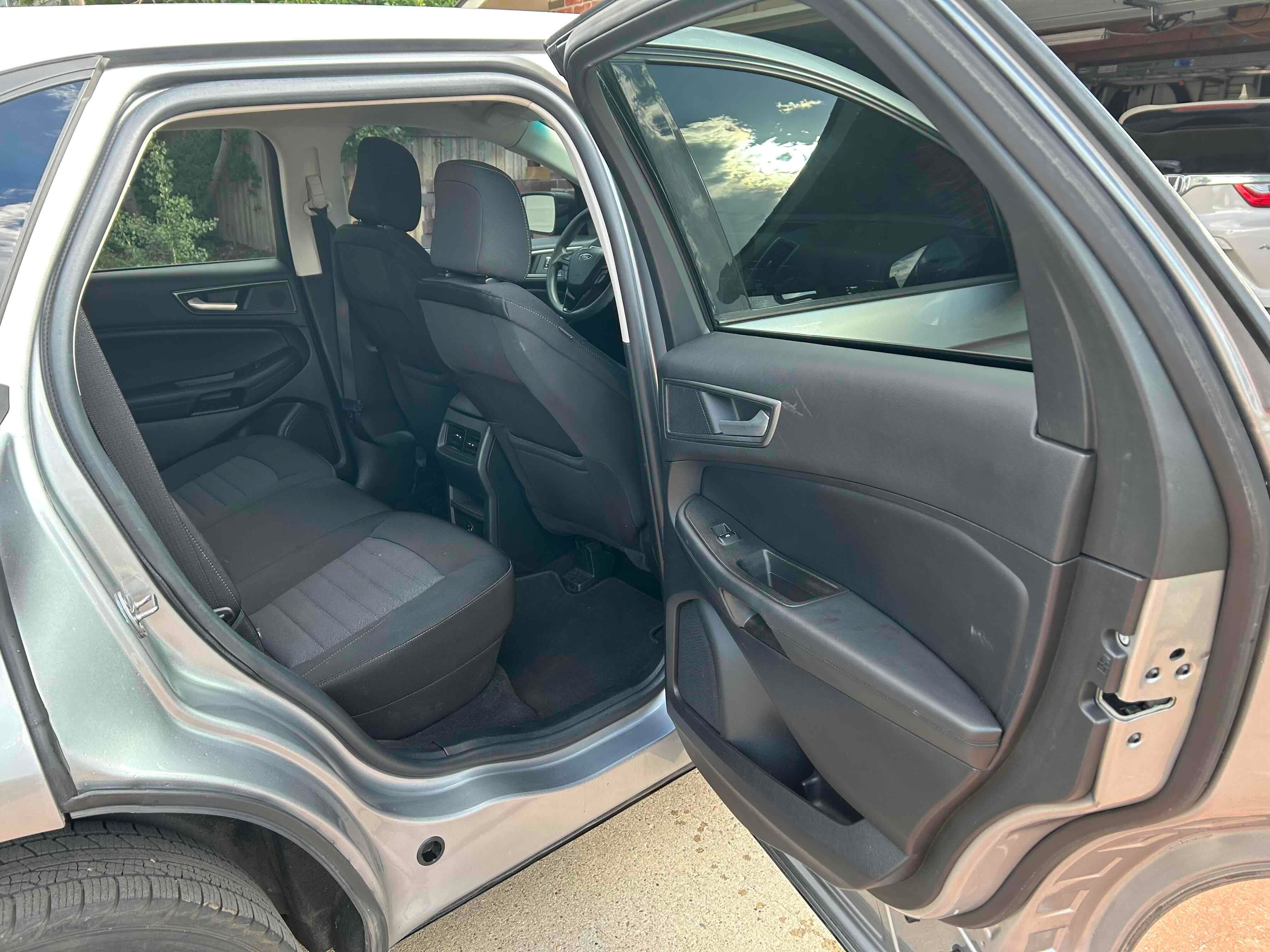 Used 2021 Ford Edge SE FWD image 4