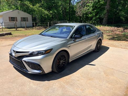Used 2022 Toyota Camry SE image 5