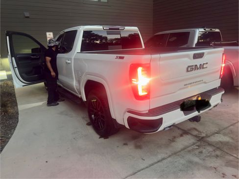 Used 2022 GMC Sierra 1500 Elevation w/ Elevation Premium Package AWD/4WD image 1