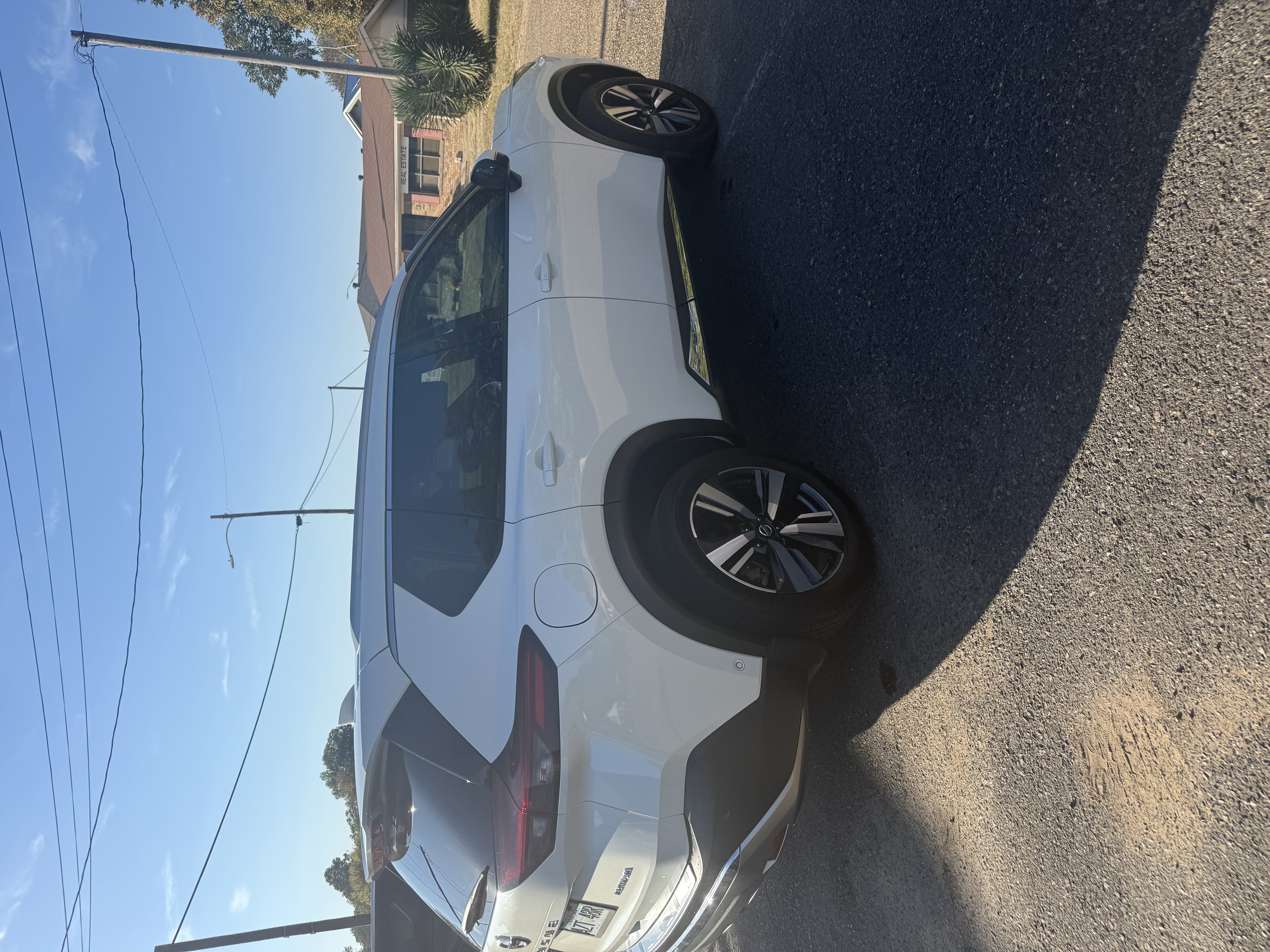 Used 2021 Nissan Rogue Platinum FWD image 2