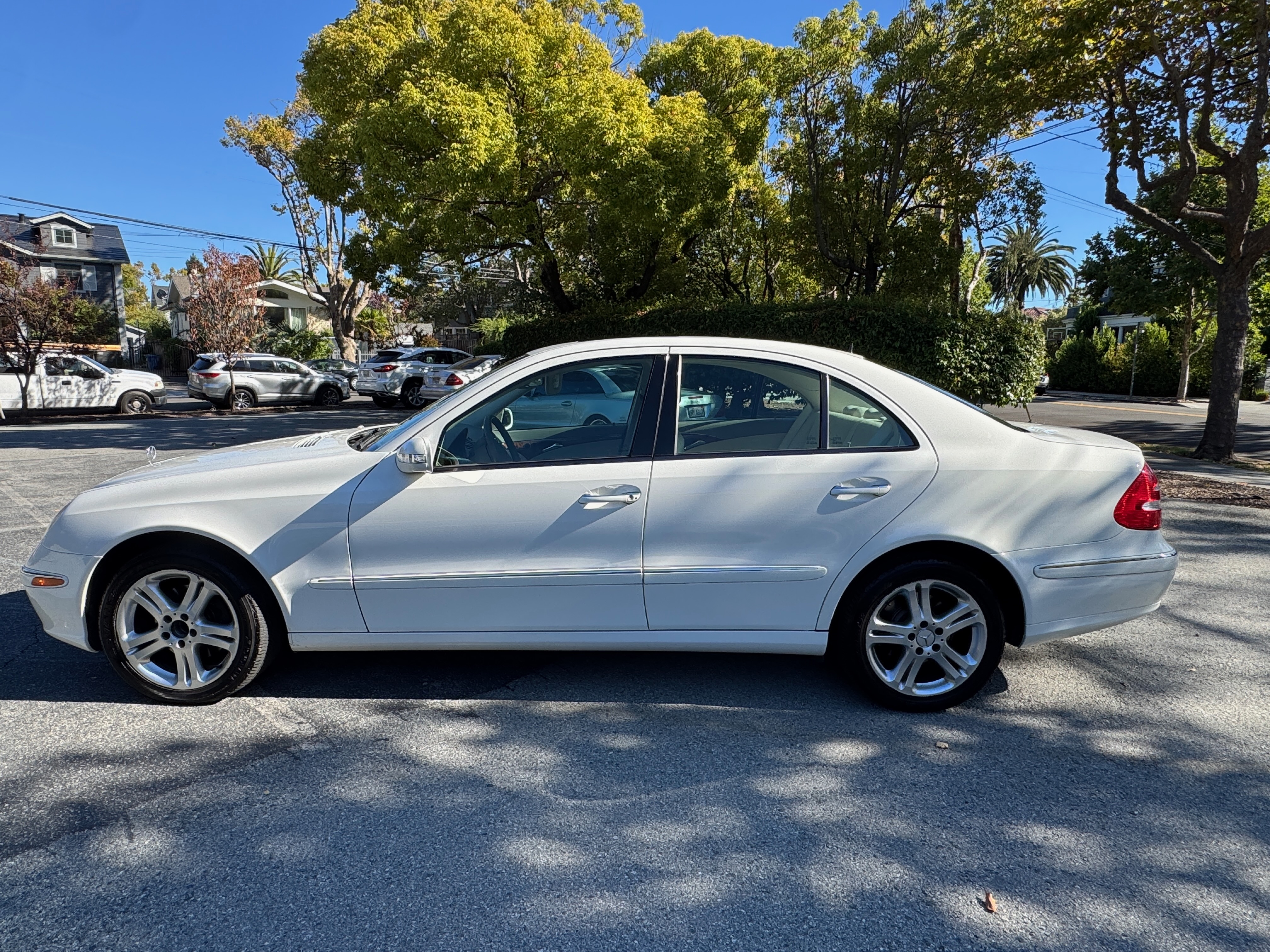 Used 2006 Mercedes-Benz E 350 4MATIC Sedan image 4