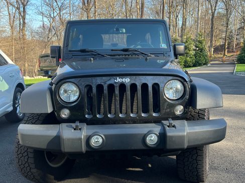Used 2018 Jeep Wrangler Unlimited Sport S image 2