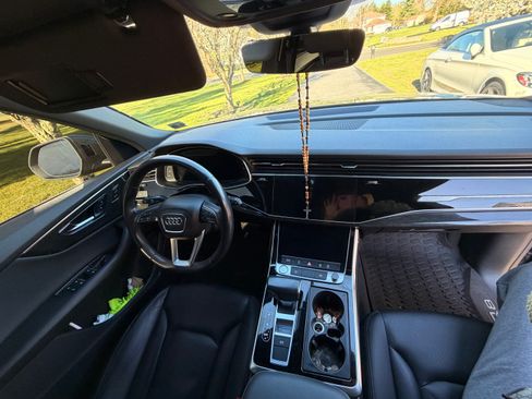 Used 2019 Audi Q8 Premium Plus w/ Premium Plus image 14