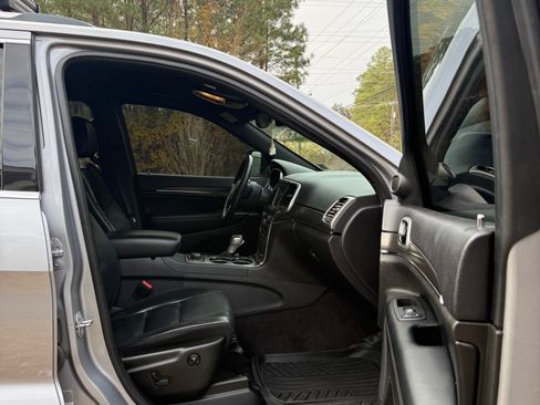 Used 2018 Jeep Grand Cherokee Limited image 8