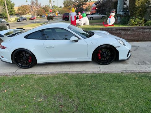 Used 2018 Porsche 911 GT3 image 2