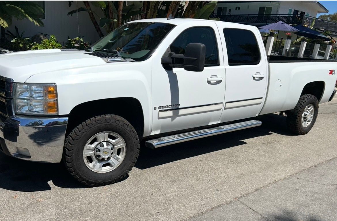 Used 2007 Chevrolet Silverado 2500 LTZ w/ Safety Package AWD/4WD image 4