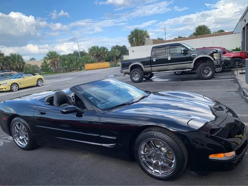 Used 1999 Chevrolet Corvette Convertible w/ Memory Pkg RWD image 1