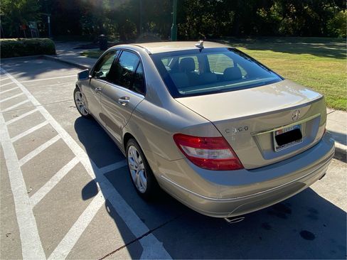 Used 2010 Mercedes-Benz C 300 Sedan image 10