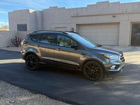 Used 2017 Ford Escape SE w/ Equipment Group 201A image 5