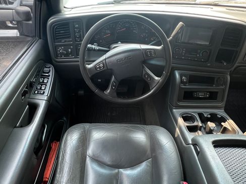 Used 2005 GMC Sierra 2500 SLT AWD/4WD image 12