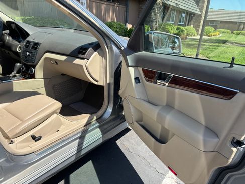 Used 2011 Mercedes-Benz C 300 Sedan image 17