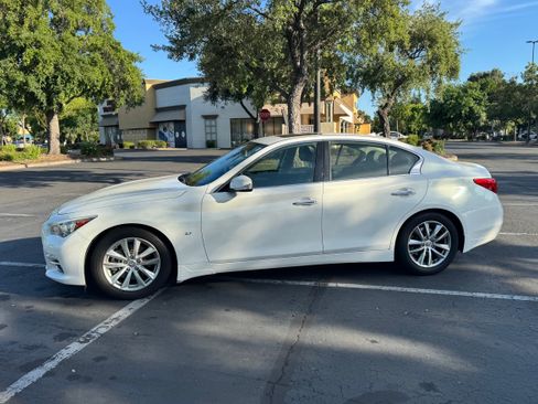 Used 2015 INFINITI Q50 Premium w/ Navigation Package RWD image 4