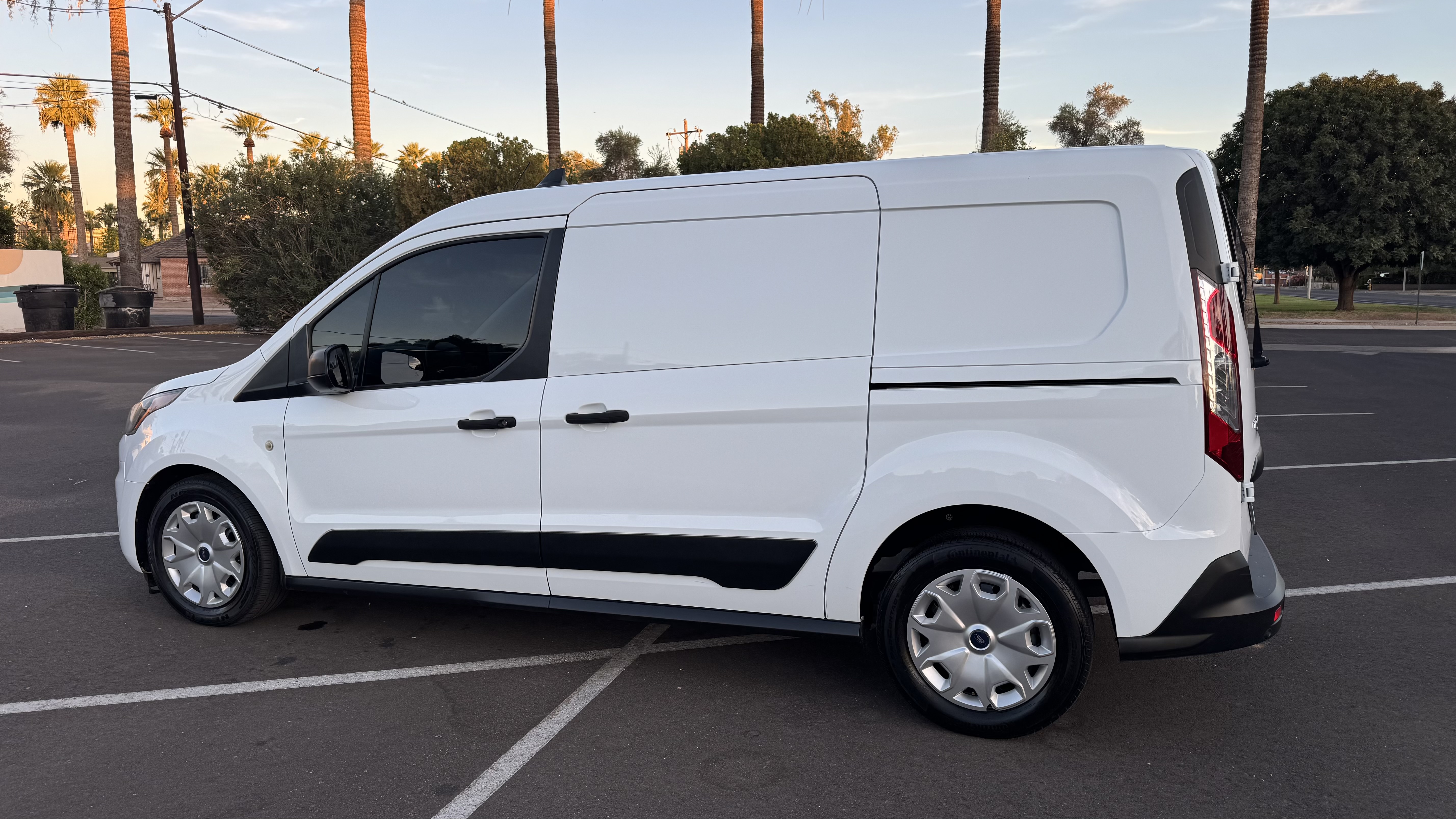 Used 2020 Ford Transit Connect XLT FWD image 2