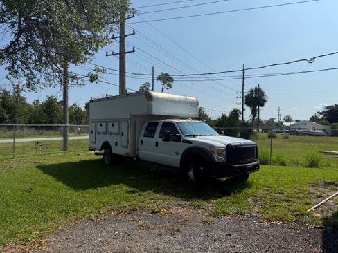 Used 2011 Ford F550 4x4 Crew Cab Super Duty w/ Payload Upgrade Pkg image 14