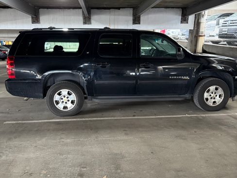 Used 2013 Chevrolet Suburban LT w/ Luxury Package image 9