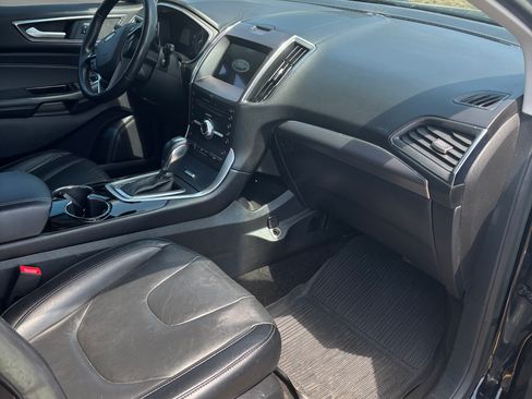Used 2018 Ford Edge Titanium w/ Technology Package FWD image 20