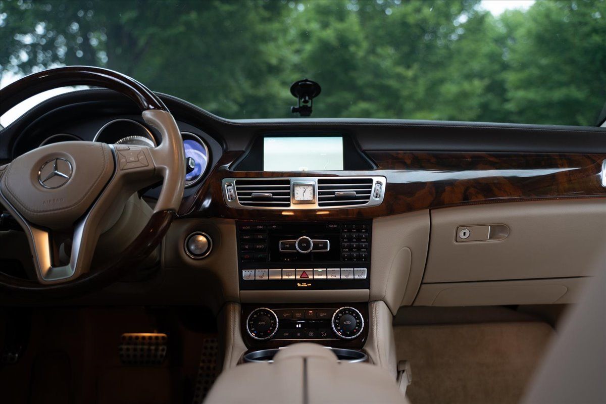 Used 2014 Mercedes-Benz CLS 550 4MATIC image 9