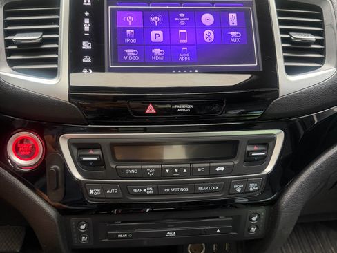 Used 2017 Honda Pilot Elite image 6