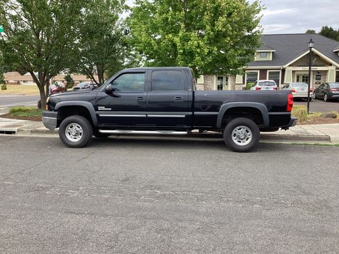 Used 2005 Chevrolet Silverado 2500 LT w/ Heavy-Duty Power Package image 12