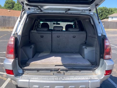 Used 2005 Toyota 4Runner SR5 RWD image 12