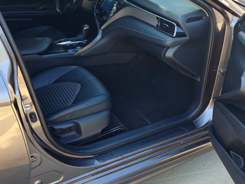 Used 2020 Toyota Camry SE w/ Preferred Accessory Package image 2