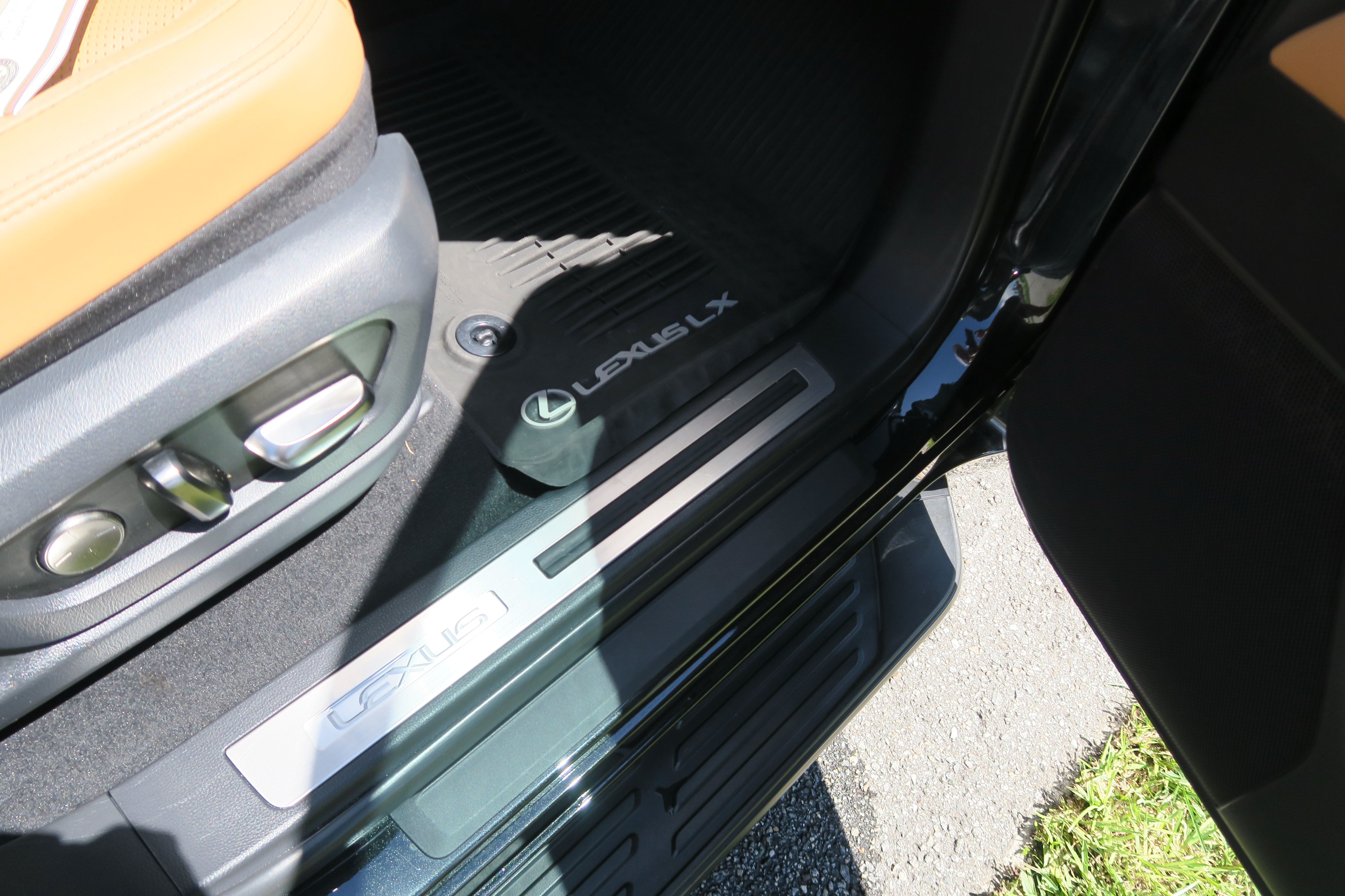 Used 2023 Lexus LX 600 4WD w/ Accessory Package (Z1) image 16